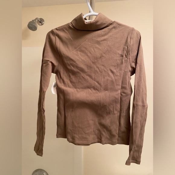 Light brown old navy turtle neck - Picture 1 of 5